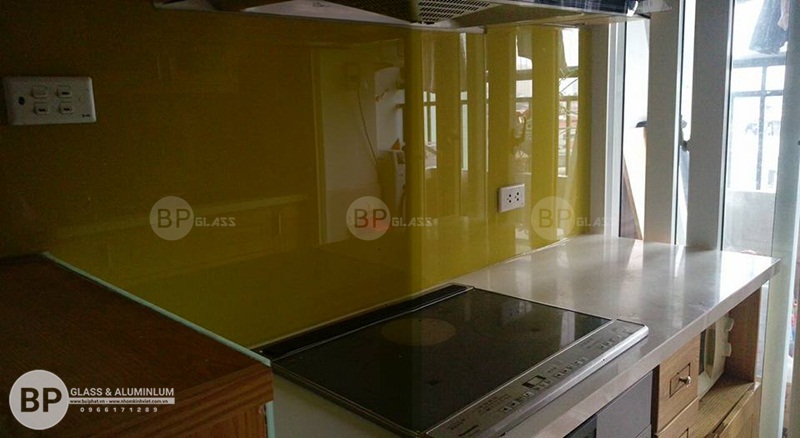 Lắp kính màu ốp bếp tại 143 Trần Phú Hà Đông